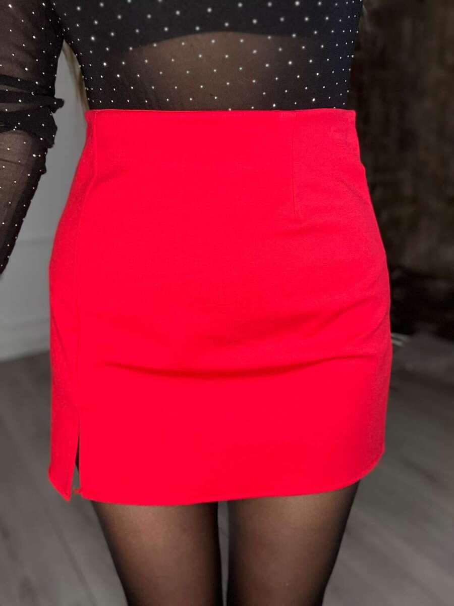 minigonna spacchi rossa
