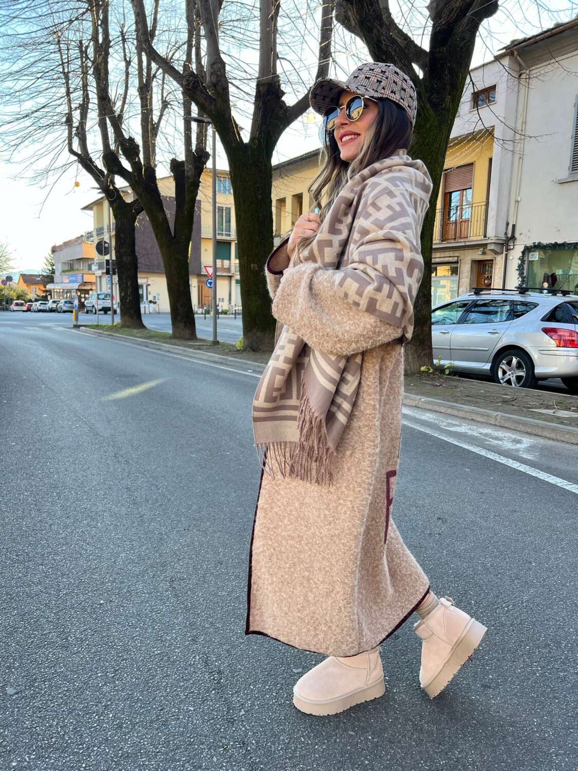 SCIARPA STOLA FENDI InSPIRED TORTORA E BEIGE - immagine 3
