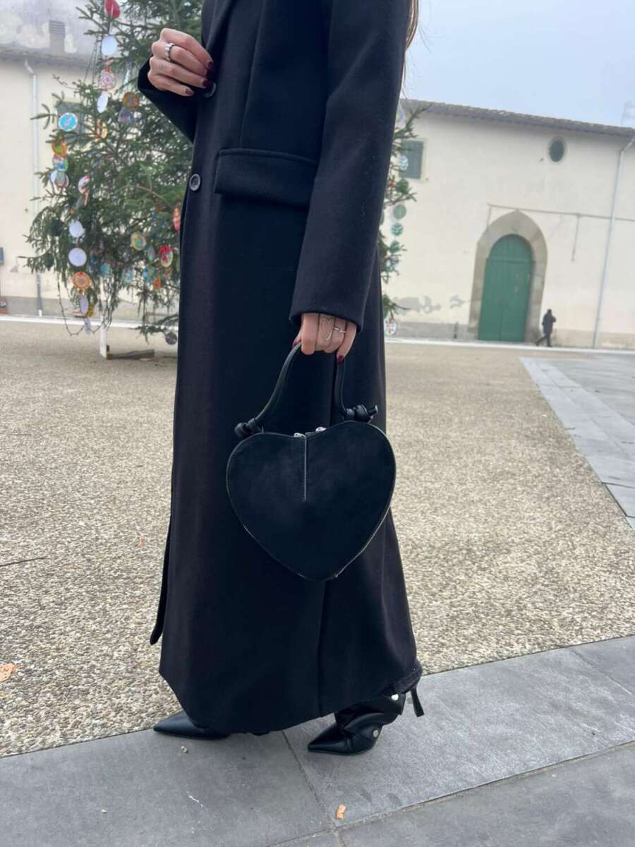 borsetta cuore camoscio nera