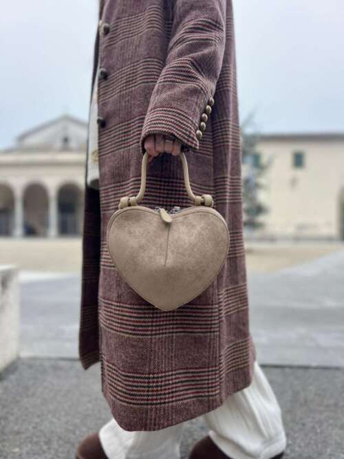 borsetta cuore camoscio beige