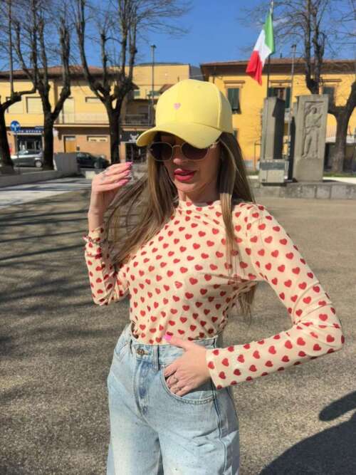 maglia velata tanti cuori gialla