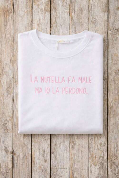 t-shirt LA NUTELLA FA MALE MA IO LA PERDONO ROSA