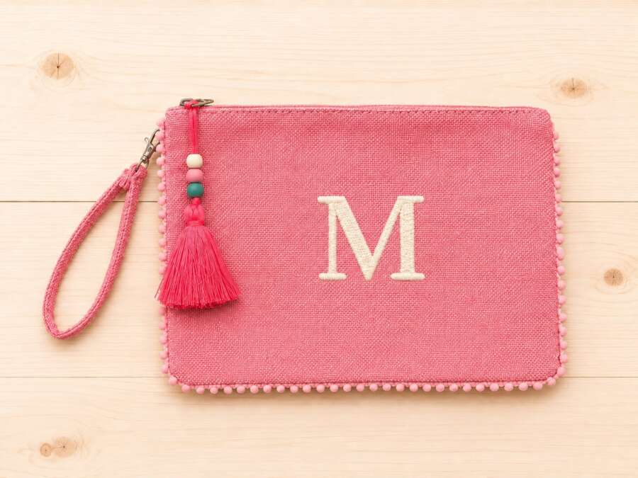 pochette pon pon ricamo 1 iniziale