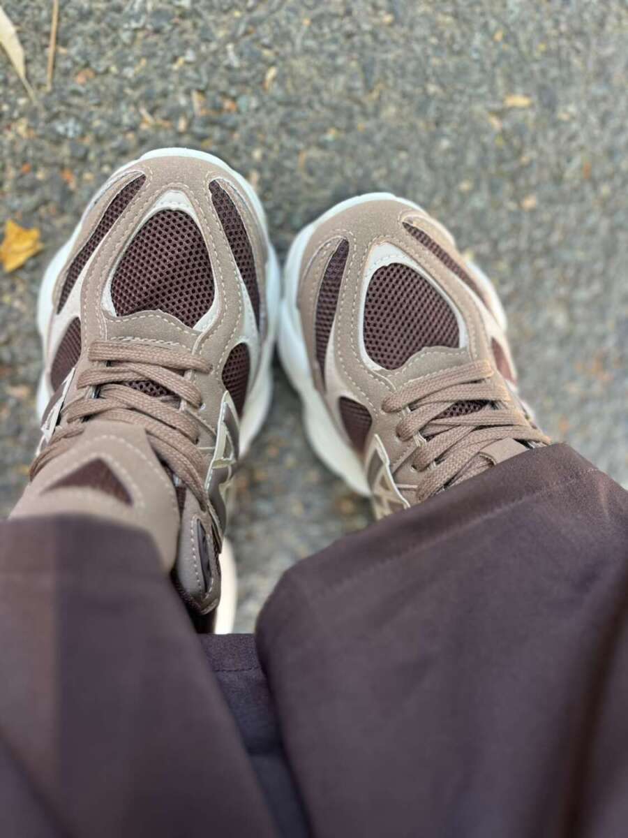 sNEAKERS nEW b. Brown